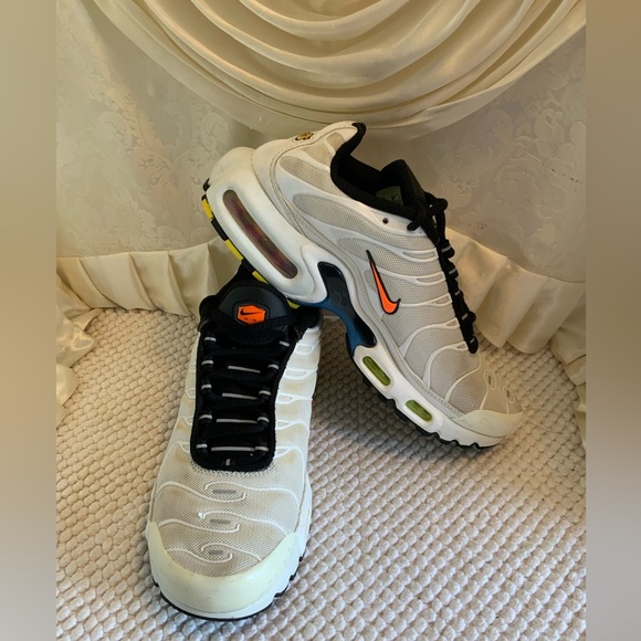 Nike Shoes - NIKE